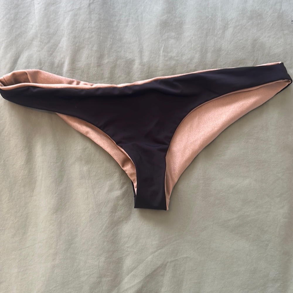 Reversible bikini bottoms black and goldish color